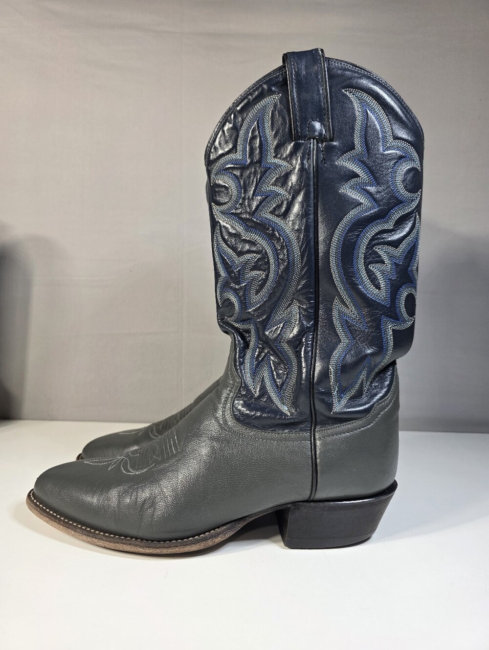 Tony Lama 5813 Vintage, two-tone leather cowboy boots Size 9.5D
